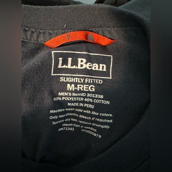 L.L. Bean Graphic Tee Navy Blue Mountain Design Size M Slightly Fitted - Picture 4 of 4
